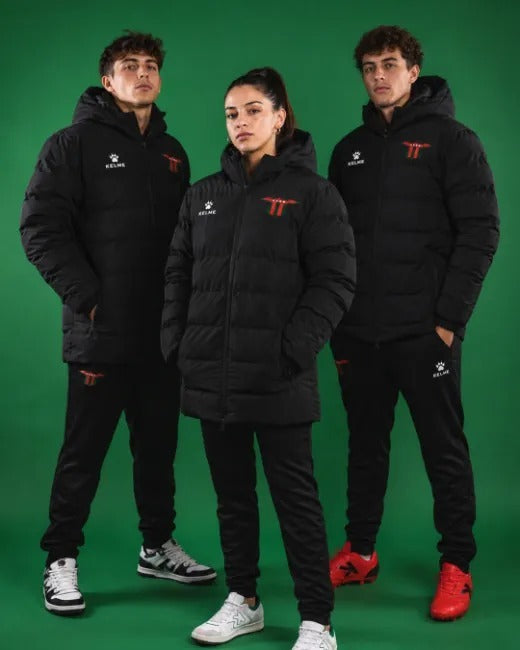 Campera de abrigo negra, Boston River